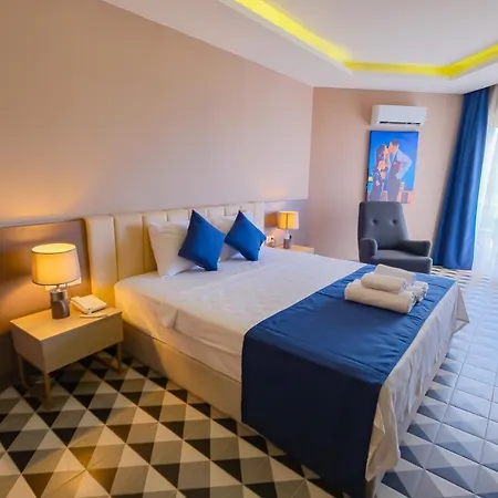 Feniks Hotel Okurcalar